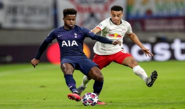 Tyler Adams in marcatura su Sessegnon nella sfida di Champions