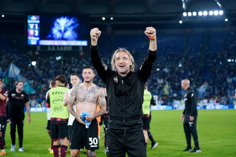 Davide Nicola dopo una vittoria all'Olimpico contro la Lazio