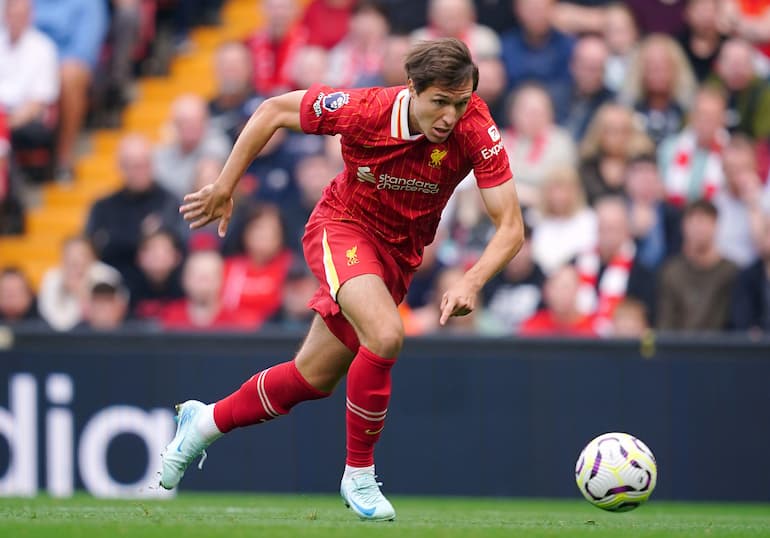 Chiesa con la maglia del Liverpool