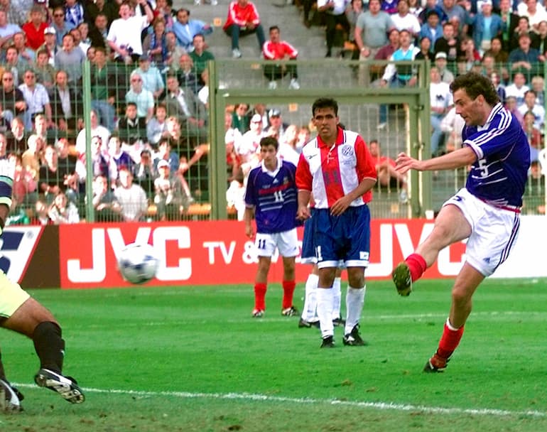 Il gol di Blanc al Paraguay negli ottavi fi Francia '98