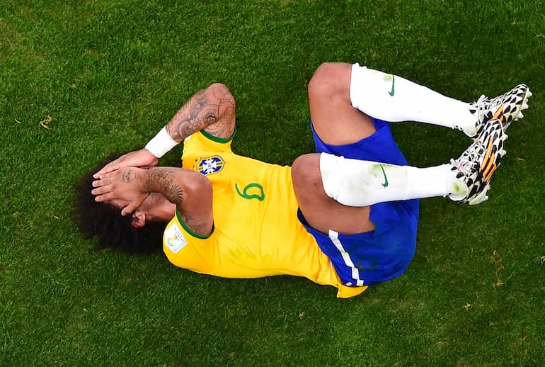 Marcelo piange sul prato di Belo Horizonte