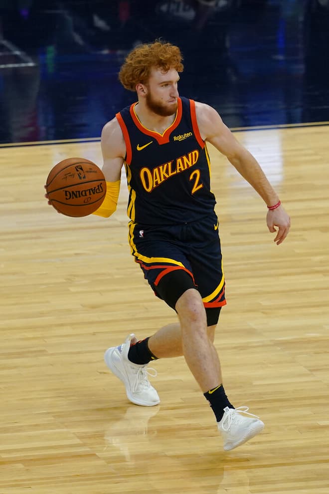 L'azzurro con la canotta degli Oklahoma City Thunder