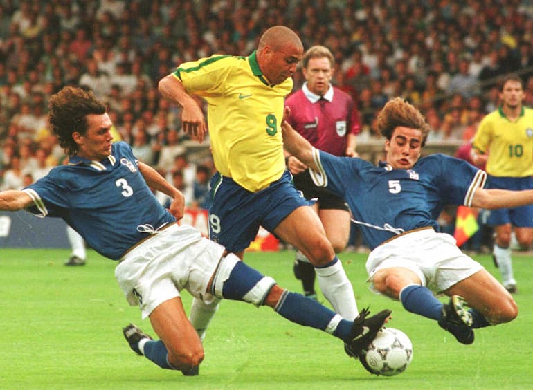 Ronaldo il Fenomen tra Maldini e Cannavaro!