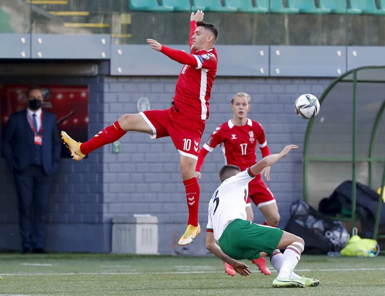 Andrea Hristov con la maglia della sua Bulgaria contro la Lituania