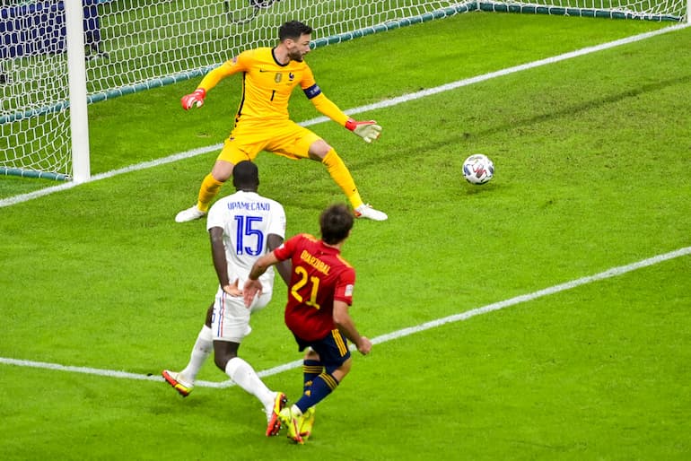 Oyarzabal in gol contro la Francia a San Siro