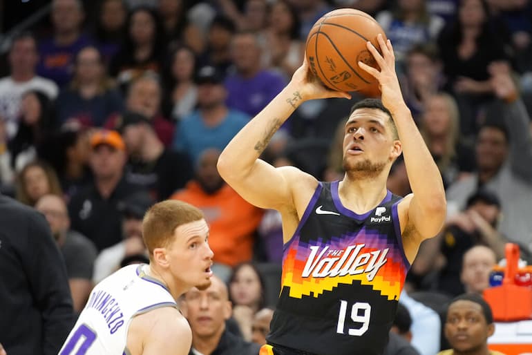 Lundberg con la canotta dei Suns!