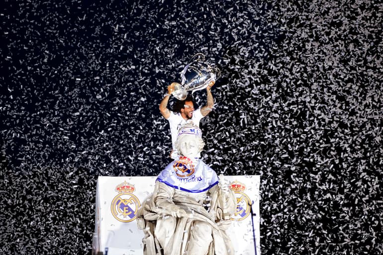 Marcelo alza la Coppa a Parigi