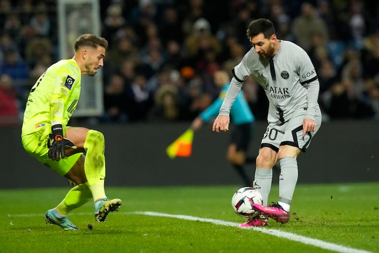 Messi in gol con la maglia del Paris