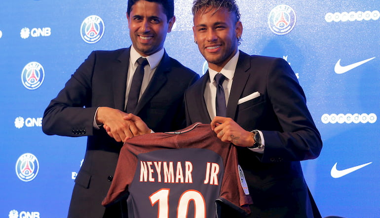Neymar durante la presentazione al primo giorno a Parigi!