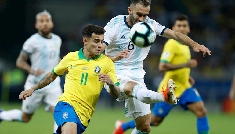 Coutinho contro l'Argentina in Copa America