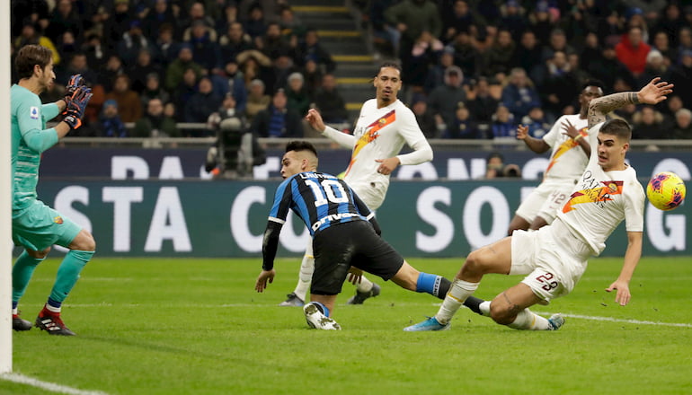 Lautaro tenta la girata aerea vincente contro la Roma!