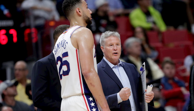 Brett Brown indica il prossimo schema alla guardia Ben Simmons!