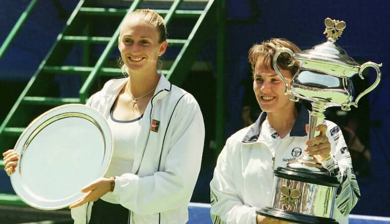 La Hingis, sulla destra, festeggia la vittoria agli Australian Open 1997!