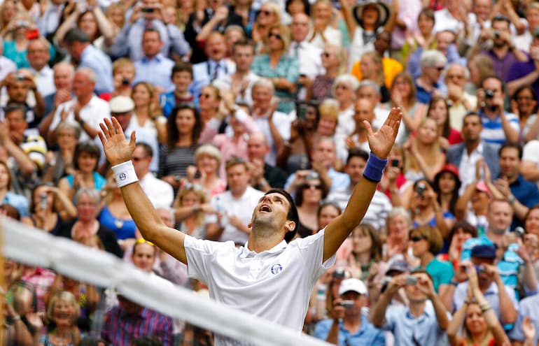 La prima vittoria di Novak a Wimbledon!
