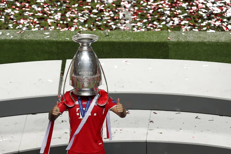 Un giocatore del Bayern con la Coppa 2020!