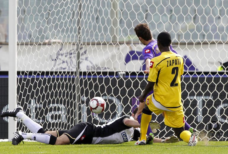 Uno dei 63 gol di Gilardino per la Fiorentina!