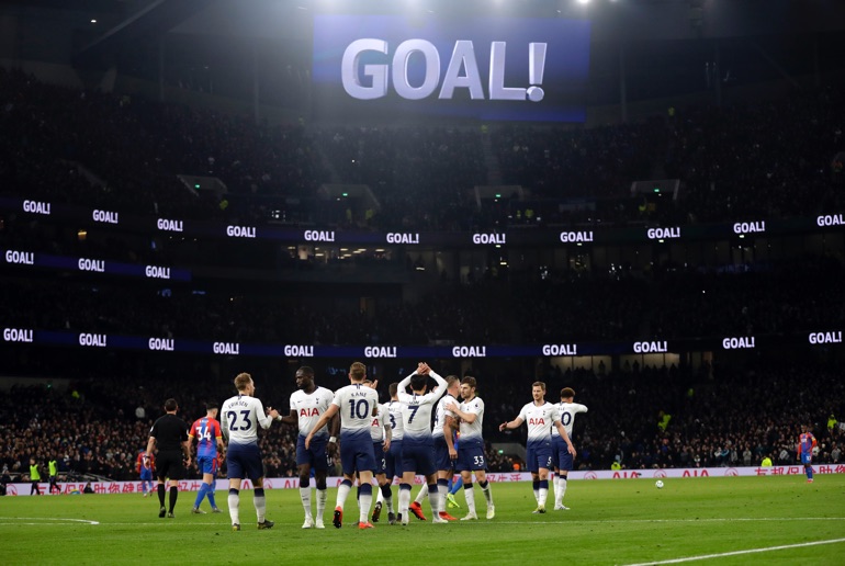 L'esultanza degli Spurs al debutto nel nuovo stadio!