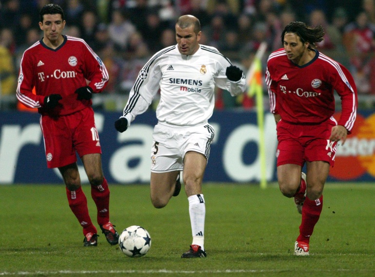 Zidane da calciatore con il Real!