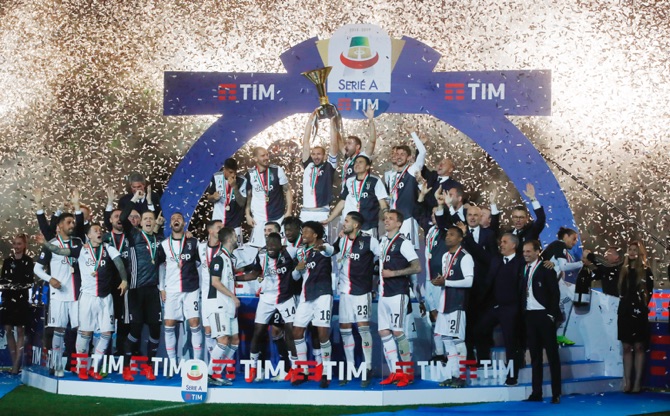 I festeggiamenti della Juve per l'ottavo scudetto consecutivo!