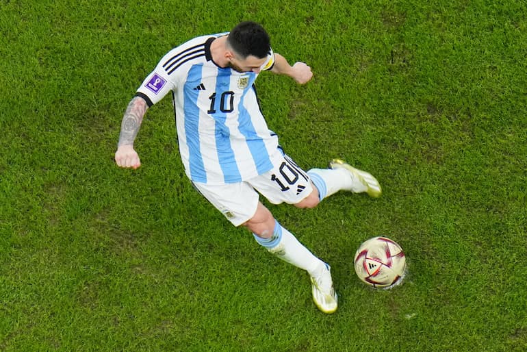 Messi trasforma il rigore