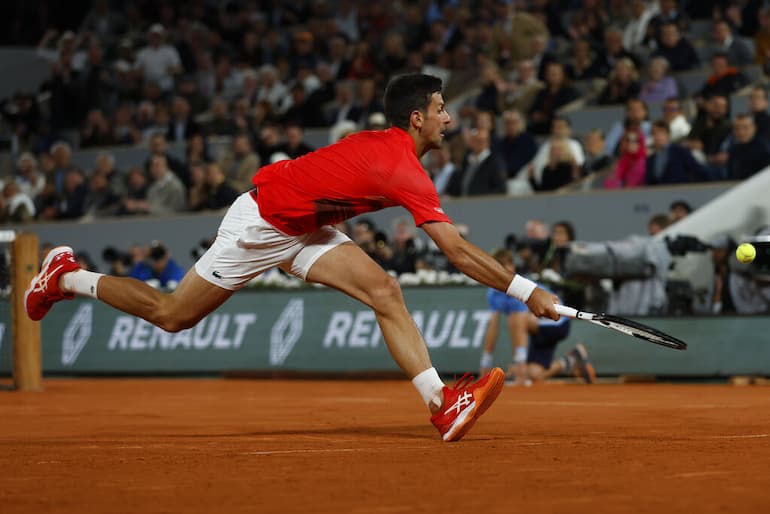 Nole veste Lacoste e calza Asics!