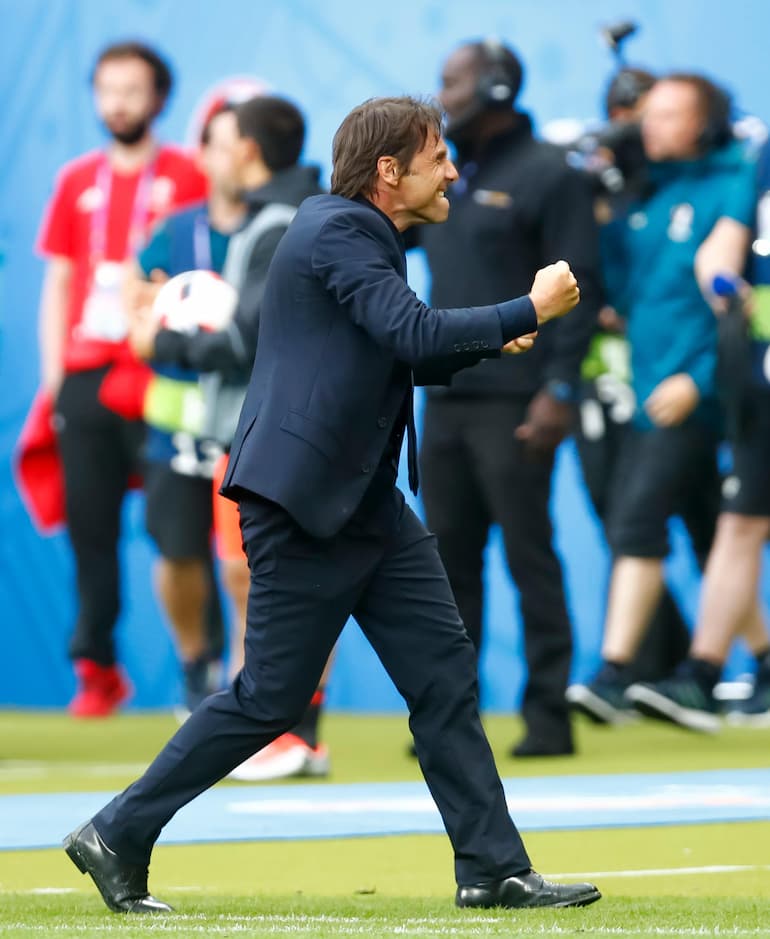 Conte festeggia un gol degli Azzurri