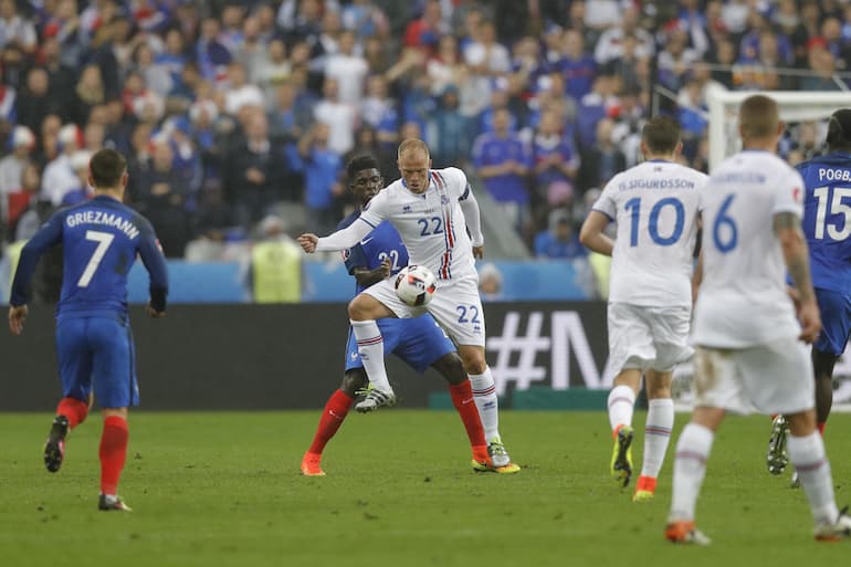 Gudjohnsen contro i padroni di casa della Francia a Euro 2016