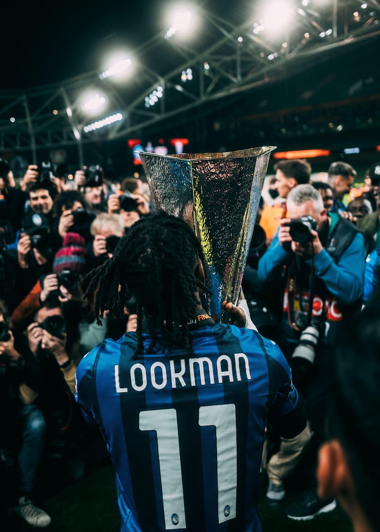 Lookman con la Coppa