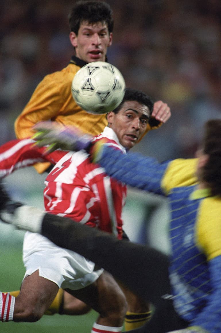 Romario in rete con la maglia del PSV