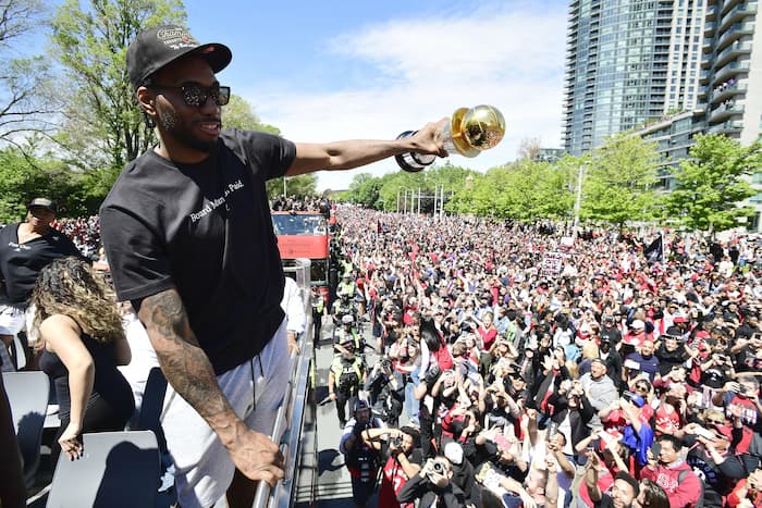 Leonard il giorno dei festeggiamenti di Toronto