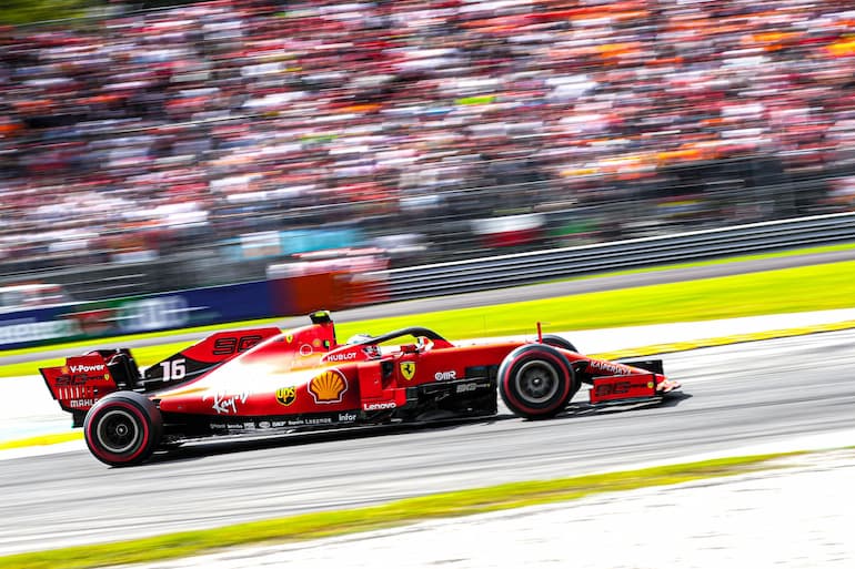 Leclerc trionfa davanti al popolo ferrarista