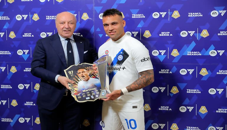 Lautaro con il premio di miglior giocatore