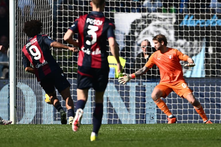 Zirkzee in gol all'Olimpico contro la Lazio
