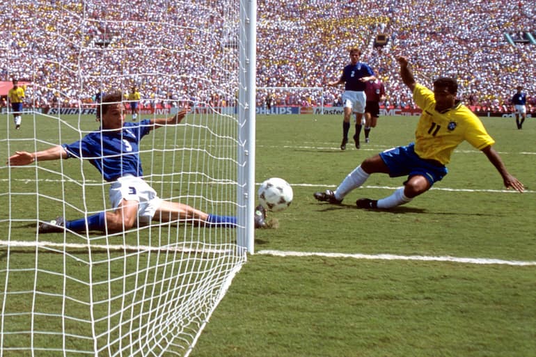 Romario ad un centimetro dal gol nella finale con l'Italia