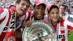 Cocu, Kluivert ed Affelay festeggiano il ventesimo titolo olandese nel 2007!