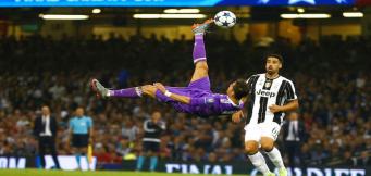 Una delle rovesciate di CR7 contro la Juve