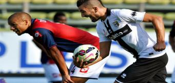 Una delle due esultanze di Massimo Coda con la maglia del Parma