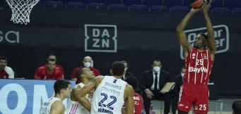 JaJuan Johnson in azione con il Bayern