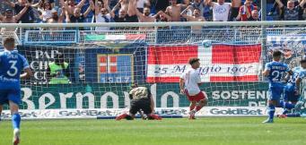 L'esultanza dopo il gol al Bari