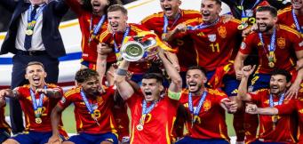 Morata alza la coppa nella notte di Berlino!