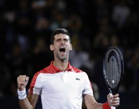 Novak Djokovic festeggia la vittoria su Borna Coric nell'ultima finale 