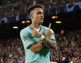 L'esultanza di Lautaro Martinez al Camp Nou