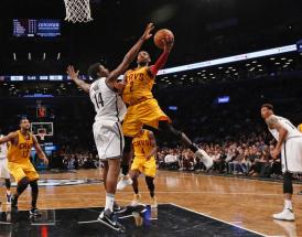 Una stoppata di Henry Sims ai tempi di Brooklyn