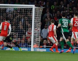 Il Lincoln City prova ad attaccare la porta dei Gunners!