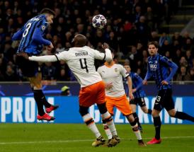 Caldara svetta contro il Valencia a San Siro