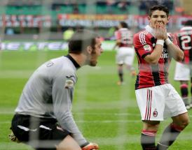 La delusione di Pato dopo un calcio di rigore sbagliato contro la Fiorentina!