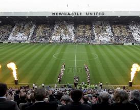 Il St James' Park stracolmo per l'ultima di Shearer!