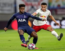 Tyler Adams in marcatura su Sessegnon nella sfida di Champions