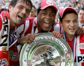Cocu, Kluivert ed Affelay festeggiano il ventesimo titolo olandese nel 2007!