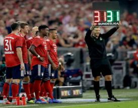 Un gruppo di giocatori del Bayern pronto ad entrare in campo